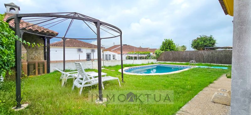 Foto d839ab0b-494c-4a9d-8fba-e6ff4e828f11. Xalet amb aparcament piscina a Puertas del sur - Guadabajaque Jerez de la Frontera