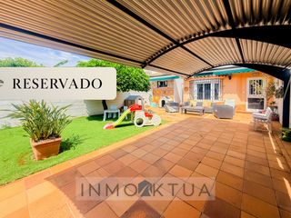 Casa aparellada a Parque Atlántico - Ronda este