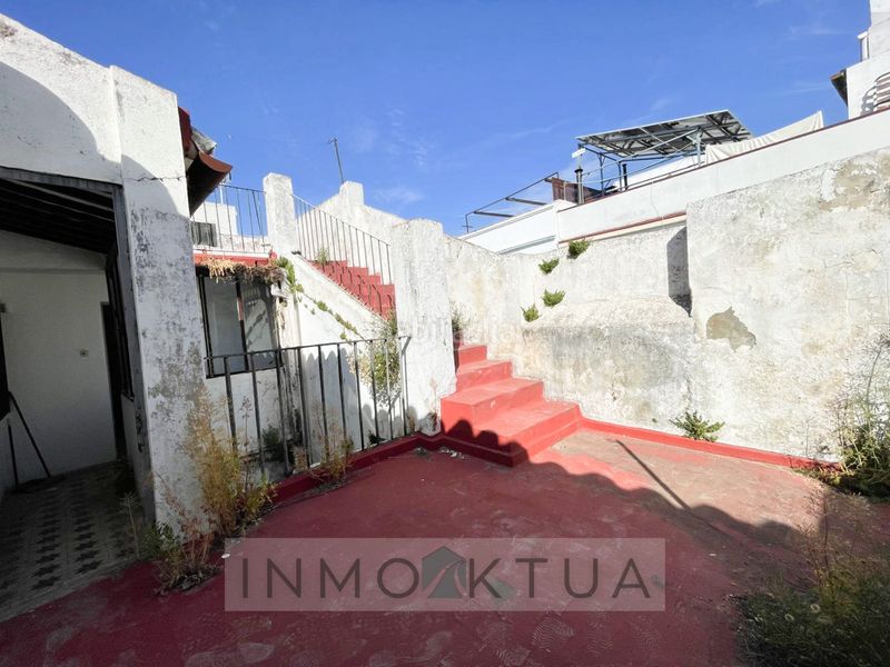 Foto f05dd8ae-8b42-4498-9caa-dfa6ce8a5a2b. Casa adossada a Centro Jerez de la Frontera