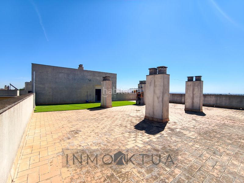 Foto 210203aa-1b02-4f13-b08d-88ae83207e87. Flat with pool in Avenida Juan Diego Bormujos