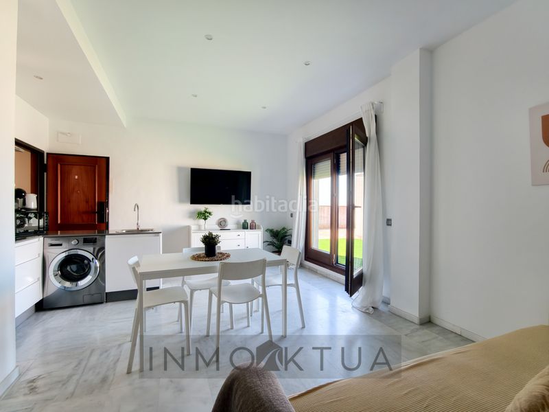 Foto c90b50ec-2888-42fb-8b6b-7d8f80f77d71. Flat with pool in Avenida Juan Diego Bormujos