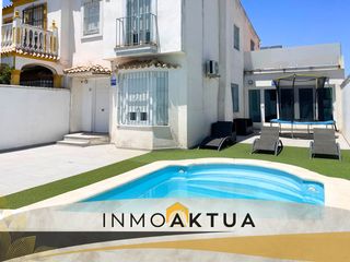 Casa pareada en Parque Atlántico - Ronda este. Magnifica casa pareada totalmente reformada con piscina privada