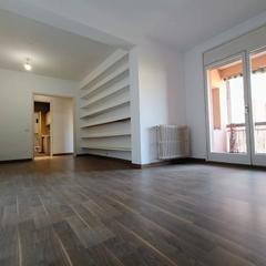 Pis a Sant Gervasi - Galvany. Vivienda en c/laforja a pasos de balmes. 5ª planta con balcón; 4