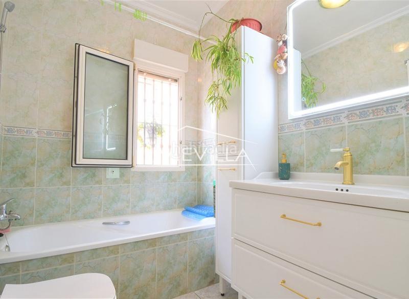 Foto f6de2556-202d-40dd-b88e-347eebe5d030. Casa in Orihuela ciudad Orihuela