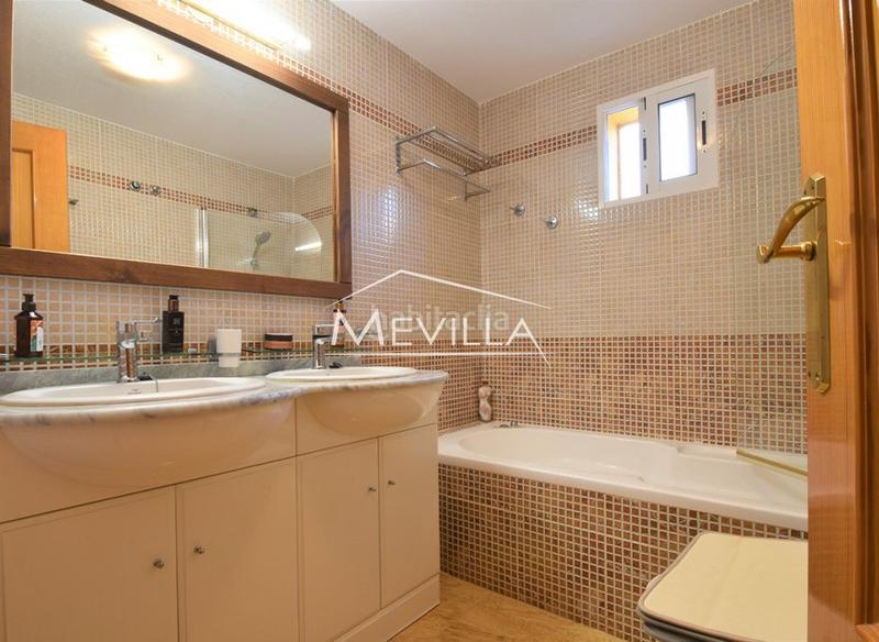 Foto 437126ad-7b37-434c-a69d-1d8d2fa4a6ce. Semi detached house with parking in Orihuela ciudad Orihuela