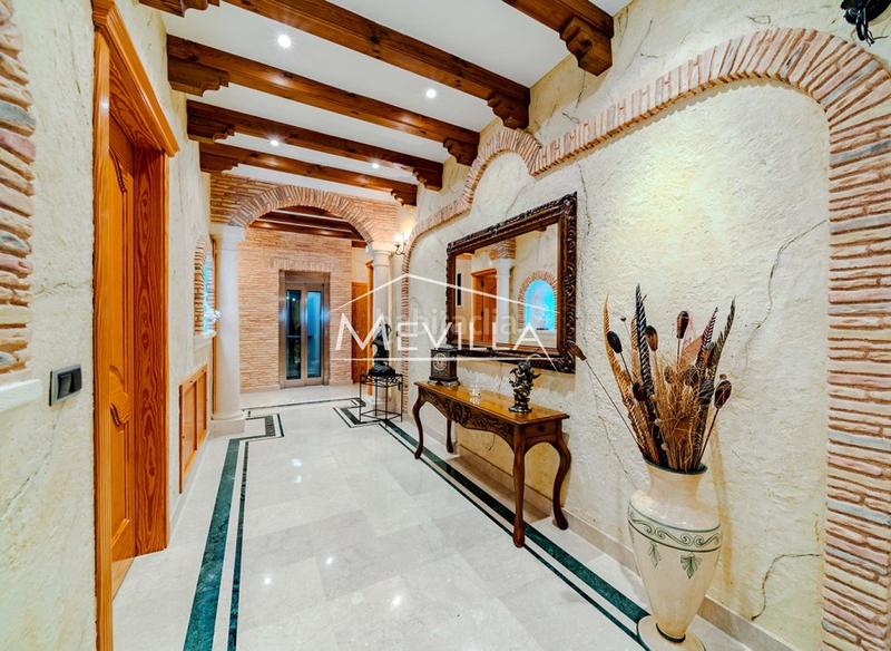 Foto 358222ed-c112-4b78-ab94-cd4a83f90b97. Haus mit parking pool in Campoamor Orihuela