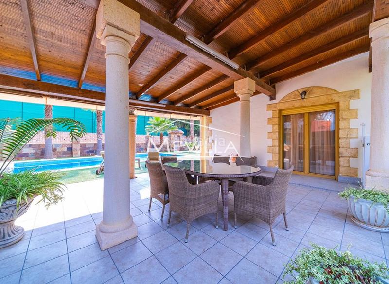 Foto ac1af00f-1657-4519-917c-bf46ce48a661. Haus mit parking pool in Campoamor Orihuela