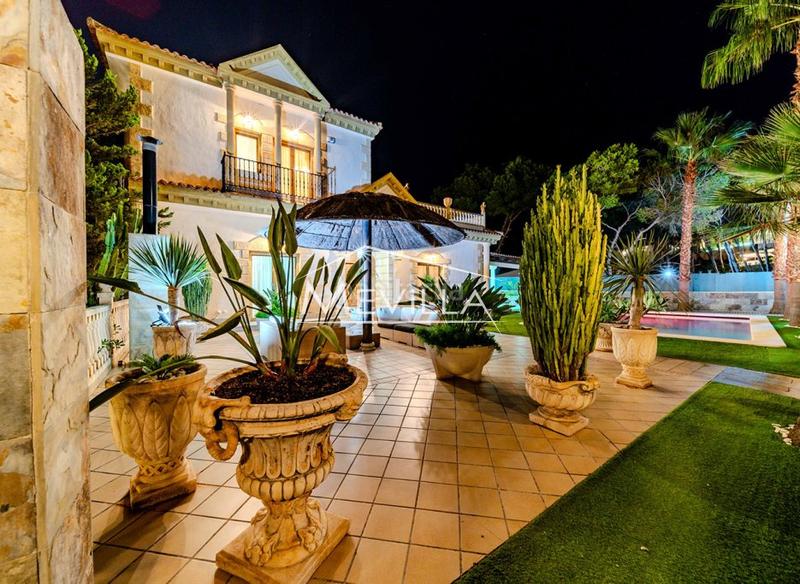 Foto 00d6a9ff-92da-428b-b0e1-9942e72cebf3. House with parking pool in Campoamor Orihuela