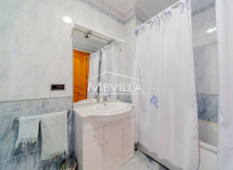 Foto 915bdd2f-5d08-495d-9e2b-c8a199f2b25e. House with parking pool in Campoamor Orihuela