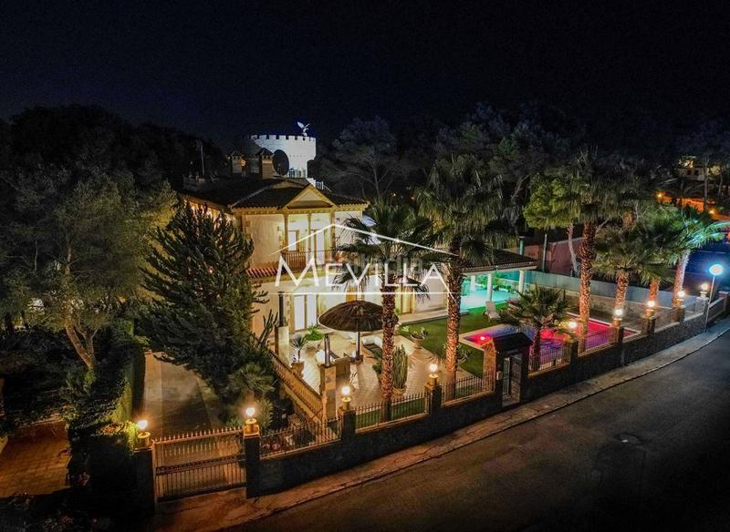 Foto 96607766-c811-40e9-aab4-78261976b1d8. House with parking pool in Campoamor Orihuela