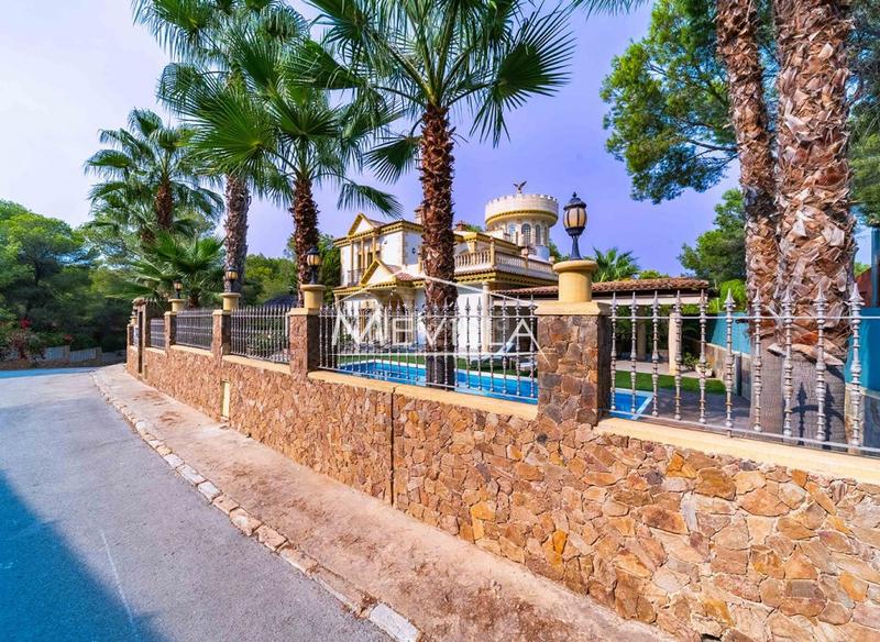 Foto af5e9405-7b73-4fb3-a89b-457074a49b29. House with parking pool in Campoamor Orihuela