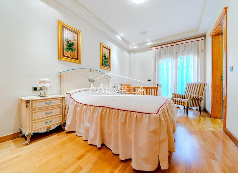 Foto b73abe3b-1b70-45bf-9f1b-e5fd87b3d3e0. House with parking pool in Campoamor Orihuela