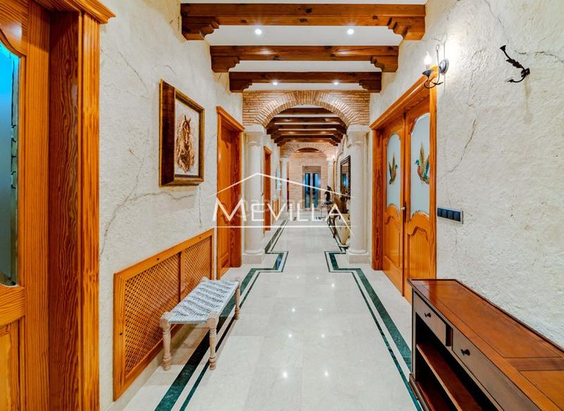 Foto bcc98d86-8e28-42d3-acc8-81ccf6277ba5. House with parking pool in Campoamor Orihuela