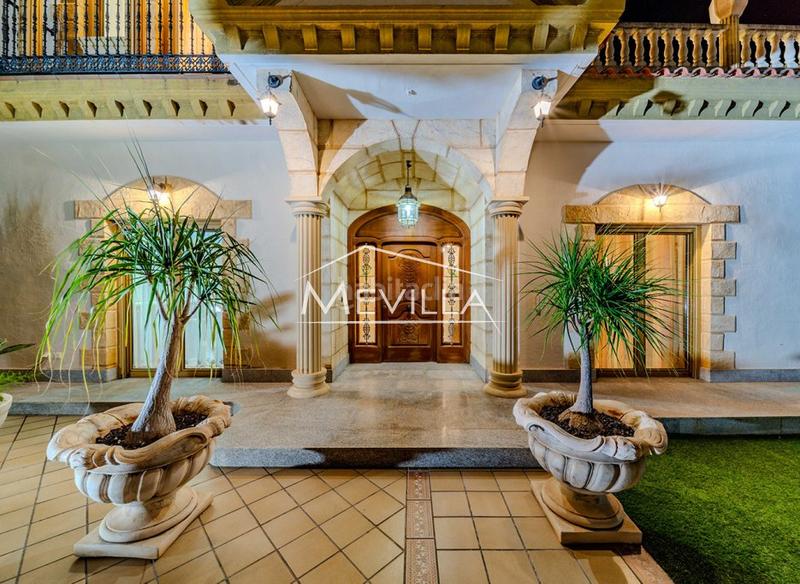 Foto d54ccca1-e9a8-4c9d-aa5a-6a43e3e45528. House with parking pool in Campoamor Orihuela