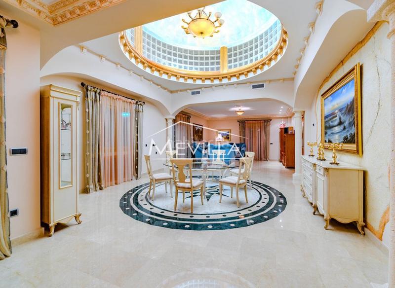 Foto ea1d74ba-62a3-4c7b-889d-71ca255d0d10. House with parking pool in Campoamor Orihuela