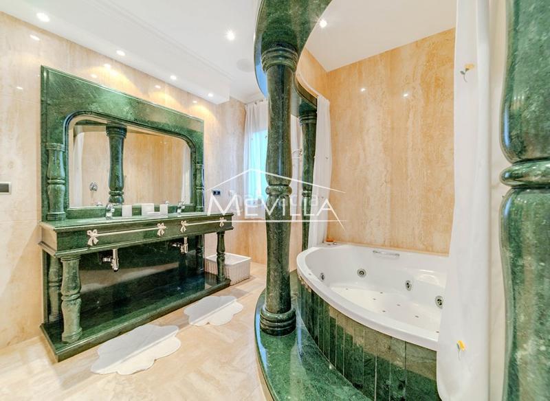 Foto f407d4df-4603-43e0-959e-a6e1f1ccb978. House with parking pool in Campoamor Orihuela