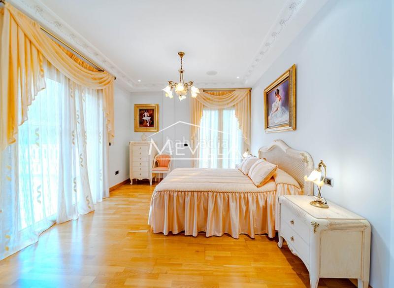 Foto f623b4b1-f512-4e5e-8720-056b8a514438. House with parking pool in Campoamor Orihuela