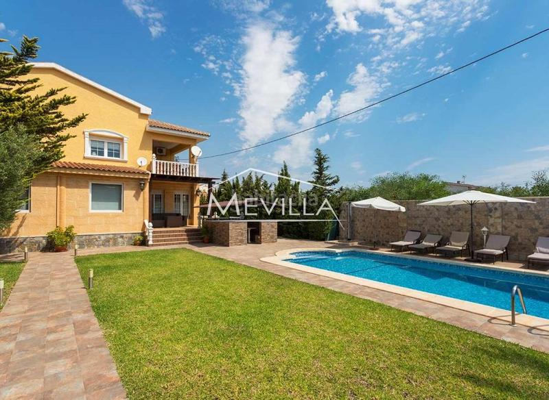 Foto a627d38e-ac36-4b1e-b53c-338ea66eaa7b. Casa con parcheggio piscina in Cabo Roig Orihuela