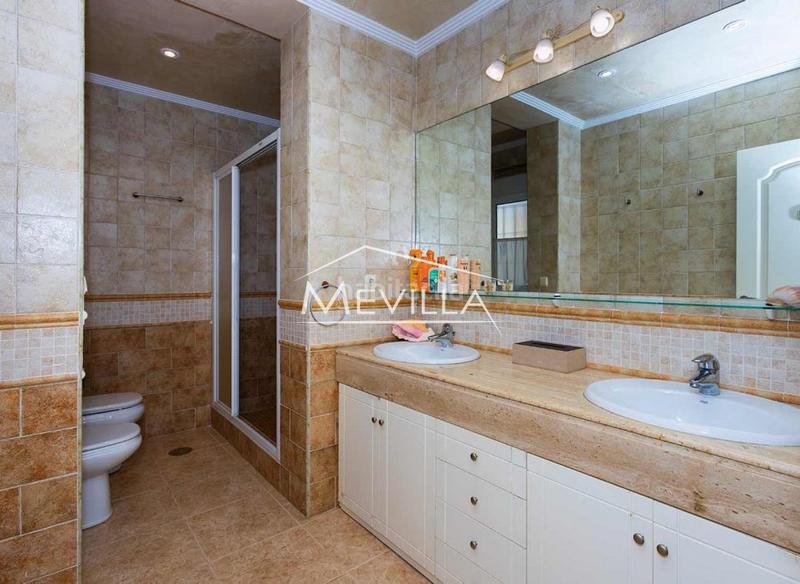 Foto a6ffc5c4-6d79-45bb-924f-3b4da8d10cd0. Maison avec parking piscine dans Cabo Roig Orihuela