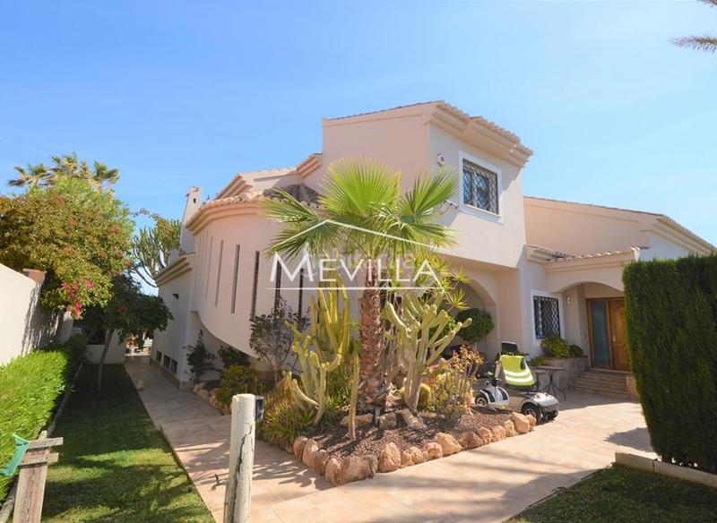 Foto 486ed11a-7e1a-42b6-bc10-baa03c4a07d8. House with parking pool in Cañada del Molino Torrevieja