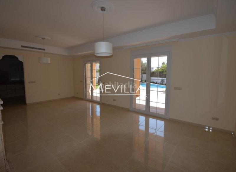 Foto 622a0f3b-5c3a-4eff-98f6-d1f1a4e695ee. Maison avec piscine dans Cabo Roig Orihuela