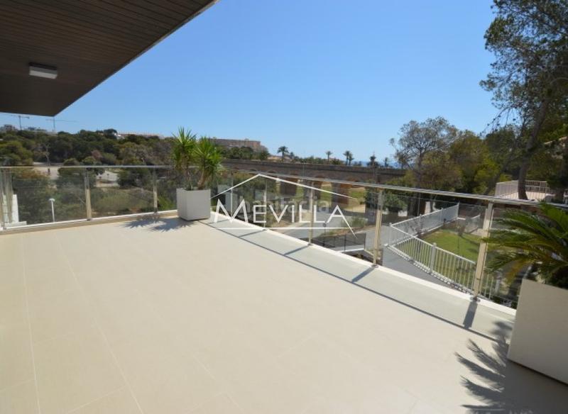 Foto c94af076-2d22-4440-aa10-b805af9c672e. Maison avec parking piscine dans Campoamor Orihuela