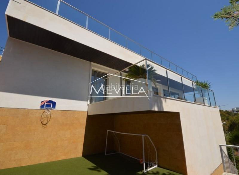 Foto f233847b-67ea-4333-b300-86b395fa2b47. Maison avec parking piscine dans Campoamor Orihuela