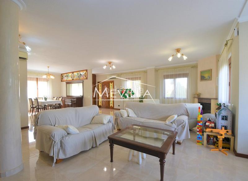 Foto 8a75cabf-1f2a-405f-89d8-dd19664e8d8e. Casa amb aparcament piscina a La Marina Elche / Elx
