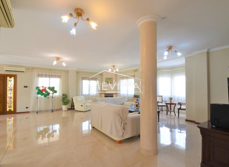 Foto 8d49a207-12be-4540-bb5e-2af60b9e5208. Casa amb aparcament piscina a La Marina Elche / Elx