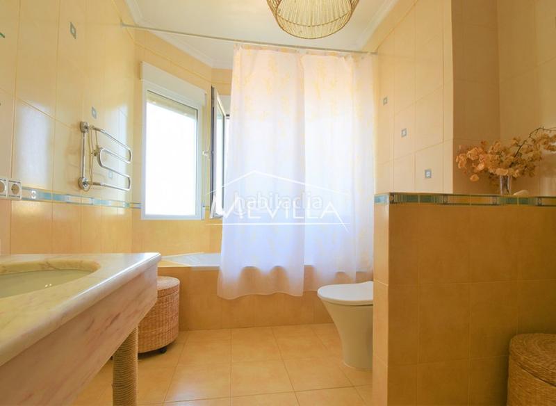 Foto 9ff6b842-d9da-4850-be2f-358926cd77a3. Casa amb aparcament piscina a La Marina Elche / Elx