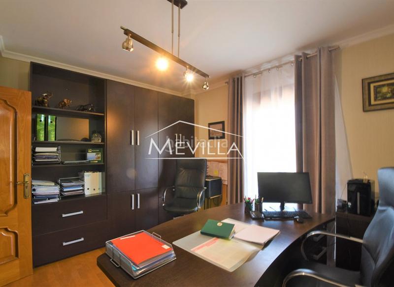Foto a3ca65b7-7c97-4ea8-951a-27f0c3392c9f. Casa amb aparcament piscina a La Marina Elche / Elx