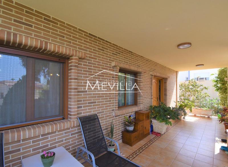 Foto b829c1d4-df32-463d-8b4b-8f656a8373da. Casa amb aparcament piscina a La Marina Elche / Elx