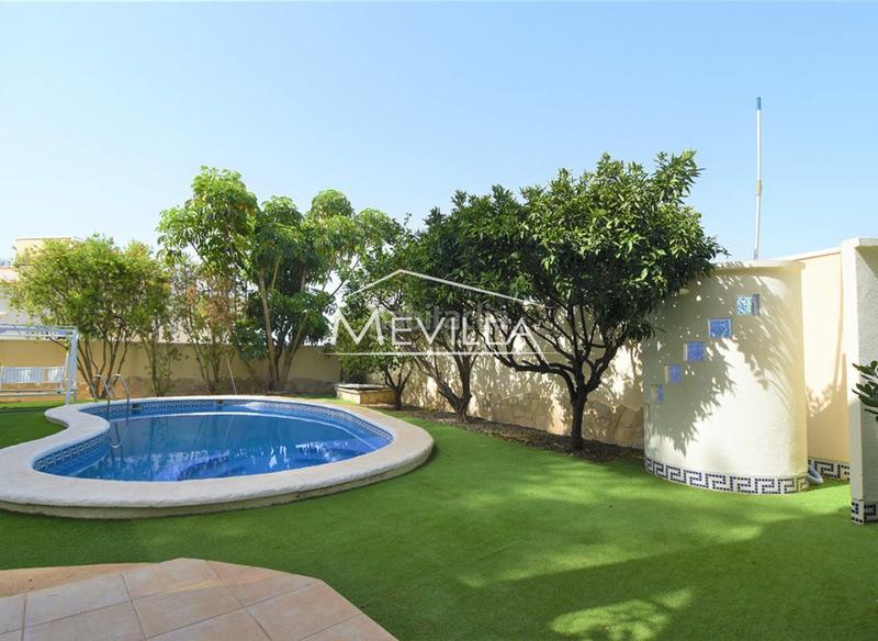 Foto cc8b0dad-186d-42fe-92b2-f1da475fceb1. Casa amb aparcament piscina a La Marina Elche / Elx
