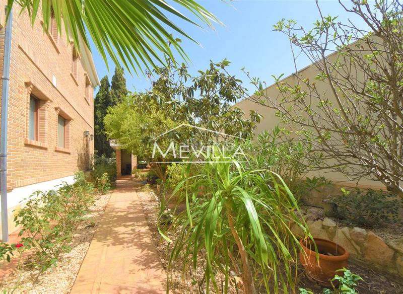 Foto cdfff8a7-804a-4c0d-8256-2f37fa12e260. Casa amb aparcament piscina a La Marina Elche / Elx