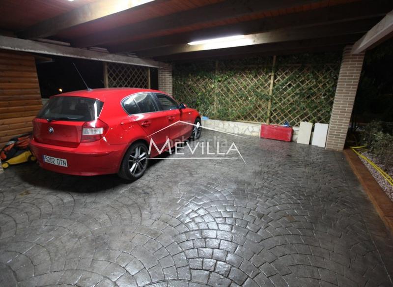 Foto f3683902-f5ba-4039-88de-2b10c36170c8. Casa amb aparcament piscina a La Marina Elche / Elx