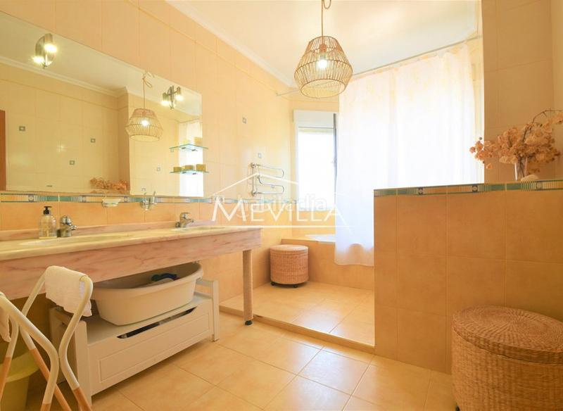 Foto f7efc236-31f0-4d3e-a907-e82fa7c3e198. Casa amb aparcament piscina a La Marina Elche / Elx