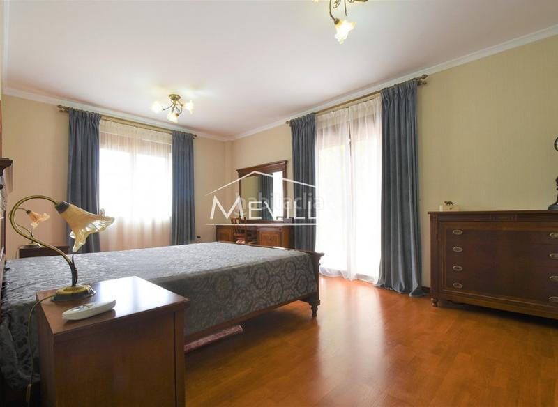 Foto f8ed2462-03aa-492d-bf5e-8fc8e70f7857. Casa amb aparcament piscina a La Marina Elche / Elx