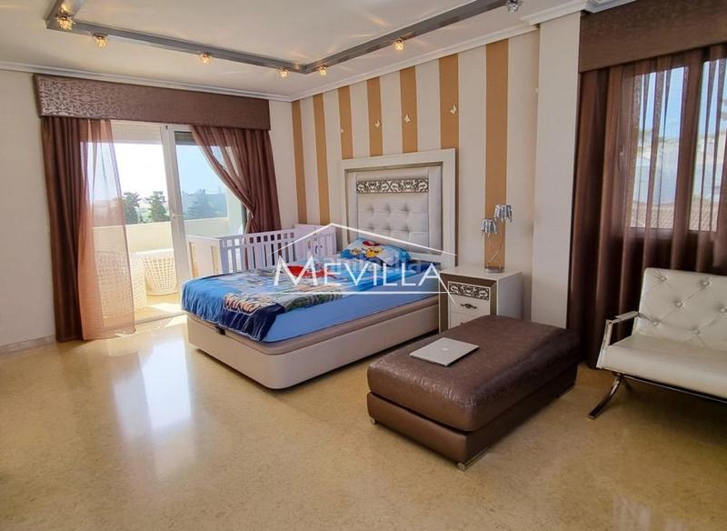 Foto f1a0b8b7-ee37-406b-b92d-0e669c42f9de. Maison avec piscine dans El Molino Torrevieja