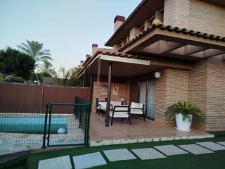 Chalet  Calle pintor antonio meseguer. Exclusiva vivienda con piscina privada en la quinta  lista para