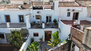 Casa adossada  Avenida de denia. Encantadora casa adosada de 3 dormitorios totalmente reformada e
