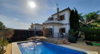 Casa  Calle par�s. Una villa excepcional, �nica y caracter�stica en sierra cortina,
