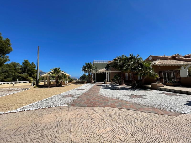 Foto a311ea69-4690-4564-b758-aeef8f16ee1f. Casa amb calefacció aparcament piscina a Montebello - Nou Espai Nucia (la)