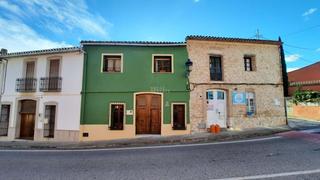 Maison jumelée  Calle denia. Al entrar, te recibe una impresionante escalera giratoria que ma