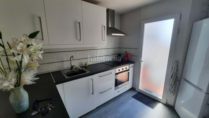 Foto 2068adfa-2e5d-4cae-9835-678d939ad37d. Casa adosada la propiedad cuenta con un diseño luminoso de planta abierta en la planta baja, que combina una cocina moderna, un cómodo salón y en Nucia (la)