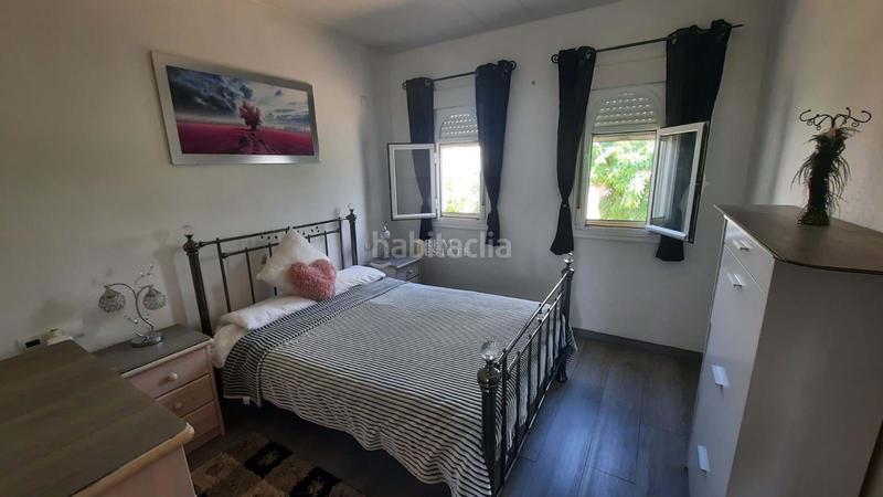 Foto 4a87b29c-e3bc-4ed8-a697-d4952e68dec3. Casa adosada la propiedad cuenta con un diseño luminoso de planta abierta en la planta baja, que combina una cocina moderna, un cómodo salón y en Nucia (la)