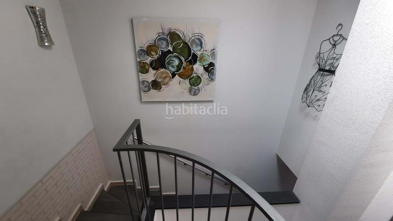 Foto 5fbb6c44-f856-47e0-a875-043fadc1a6e5. Casa adosada la propiedad cuenta con un diseño luminoso de planta abierta en la planta baja, que combina una cocina moderna, un cómodo salón y en Nucia (la)