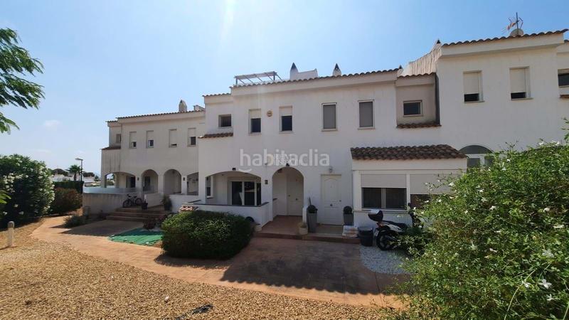 Foto ba7d3d2b-6790-4782-953f-c574abd89a6a. Casa adosada la propiedad cuenta con un diseño luminoso de planta abierta en la planta baja, que combina una cocina moderna, un cómodo salón y en Nucia (la)