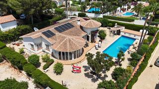 Haus  Carrer coll verd. Al entrar en la casa, se le da la bienvenida a una sala de estar