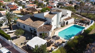 Casa  Partida barranquets. Superficie construida 396 m  parcela 1.000 m 8 dormitorios, 8 ba