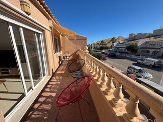 Pis  Calle canarias. Bienvenidos a este acogedor bungalow de 3 habitaciones en planta